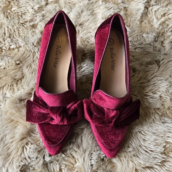 NWT Bella Vita Gala II Red Velour Damask Embossed Pointed Toe Bow Block Heel 12 - Picture 6 of 6